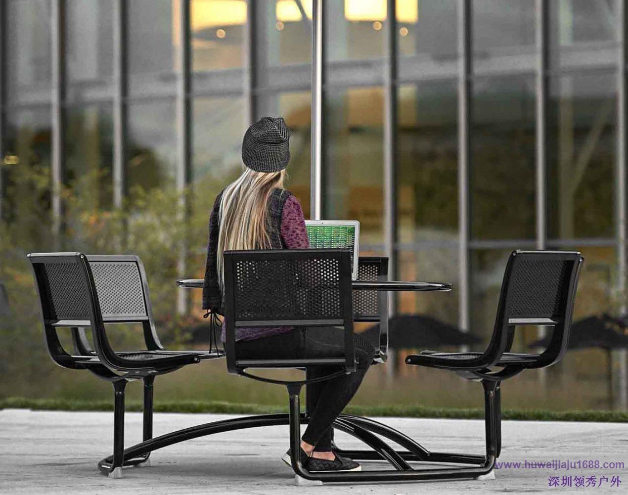 户外休闲椅设计需要以人为本